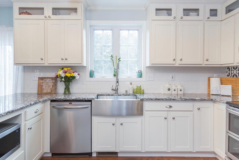 white kitchen cabinet door style
