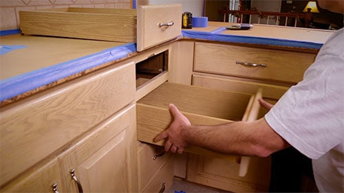 https://www.kitchenmagic.com/hubfs/images/cabinet-refacing/cabinet-refacing-process-step-1.jpg